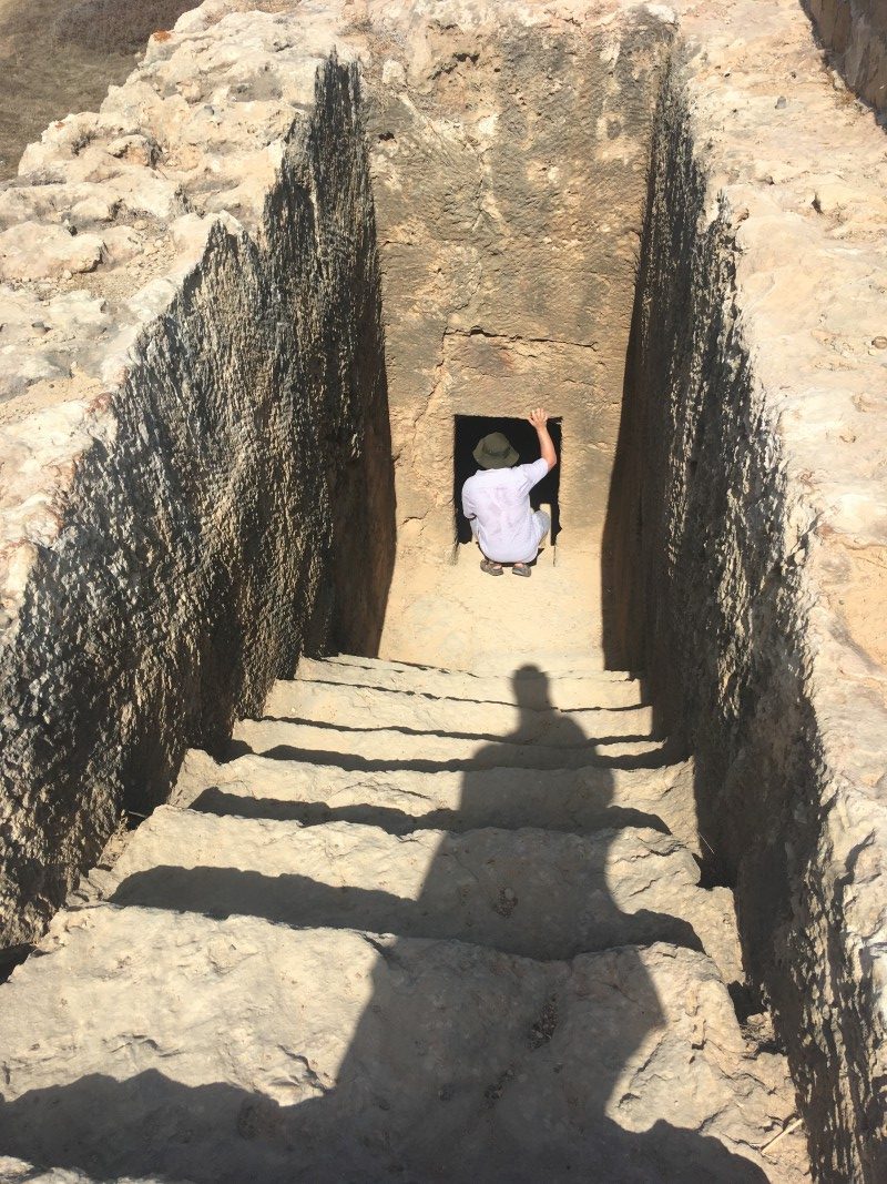 Kapcsolódás a régi kövekhez, a helyhez, a múlthoz.